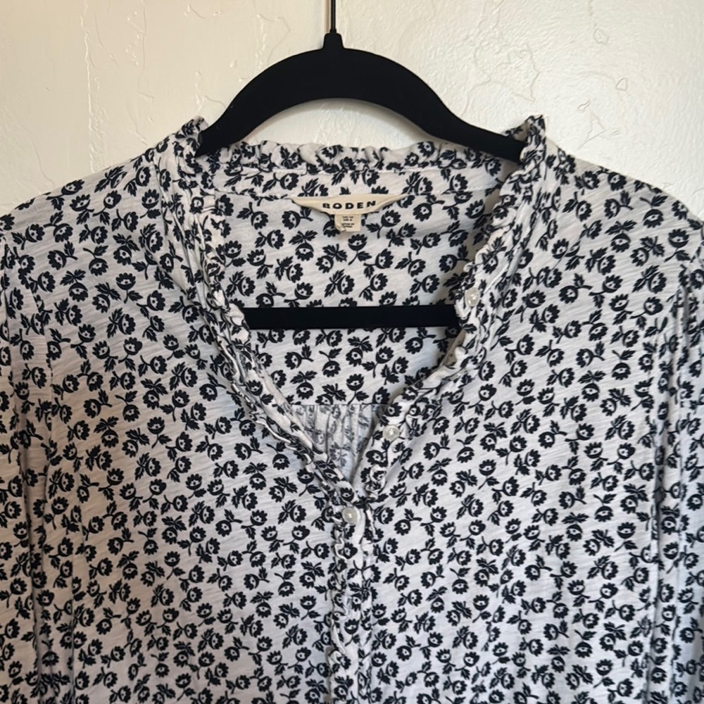 Boden Monochrome Floral Top